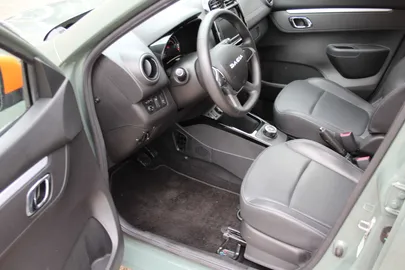 Car image 7