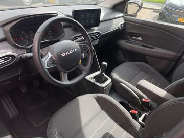 Car image 13