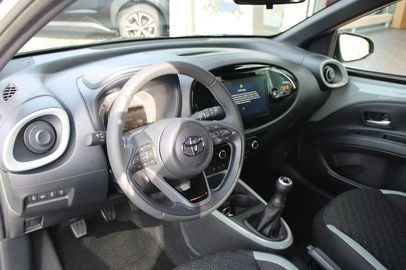 Car image 10