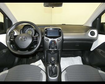 Car image 11