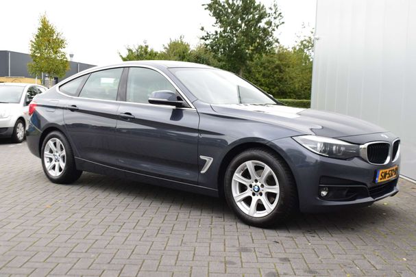 BMW 320i Gran Turismo 135 kW image number 10