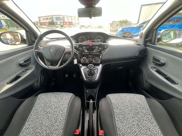 Car image 12