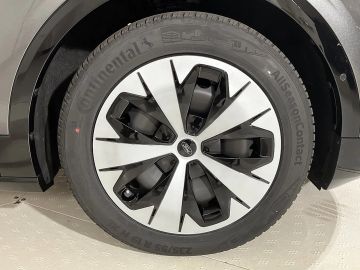 Car image 32
