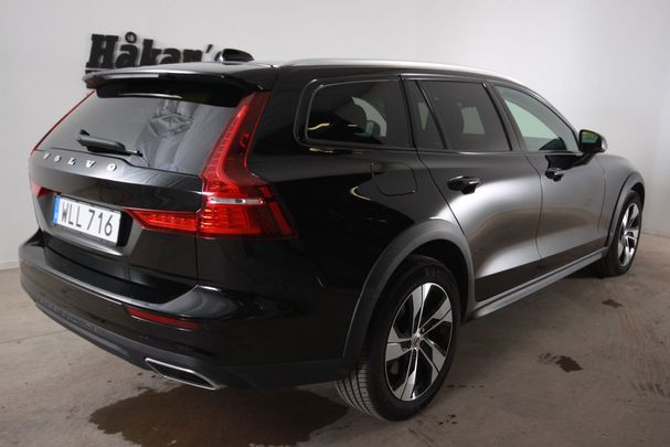 Volvo V60 Cross Country B4 AWD Geartronic Momentum 146 kW image number 2