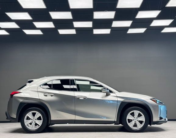 Lexus UX 250h 135 kW image number 4