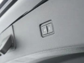 Car image 40