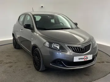 Car image 2