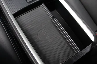Car image 27