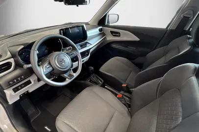 Car image 4