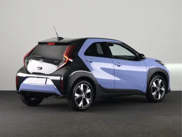 Car image 3