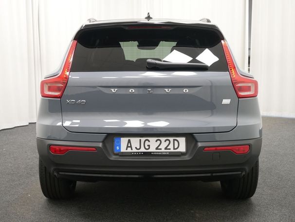 Volvo XC40 Recharge R T4 Design 157 kW image number 3