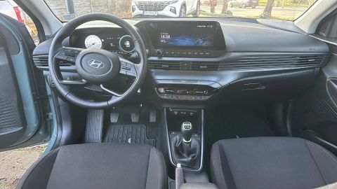 Car image 14