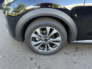Car image 29
