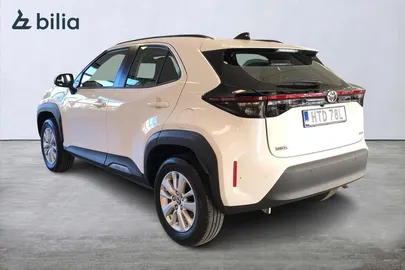 Car image 4