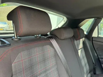 Car image 34
