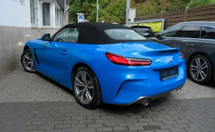 Car image 4
