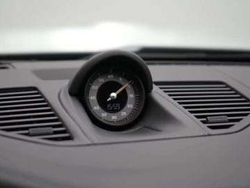 Car image 32