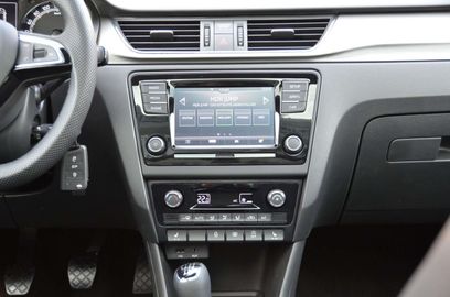 Car image 12