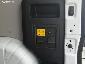 Car image 36