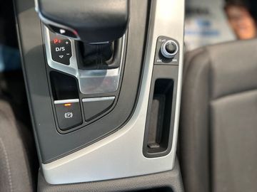 Car image 30