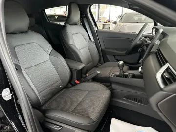 Car image 13