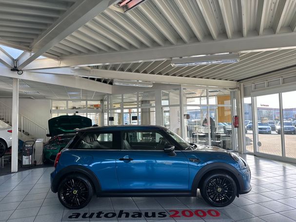 Mini Cooper SE Electric Collection 135 kW image number 3