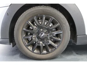 Car image 37