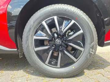 Car image 15
