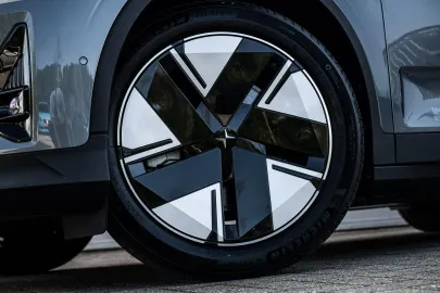 Car image 38