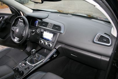 Car image 15