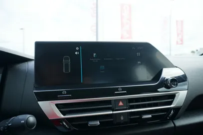 Car image 27