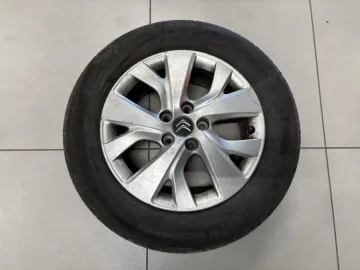 Car image 17