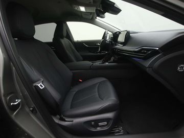 Car image 26