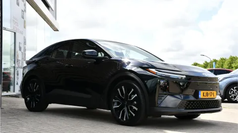 Car image 2