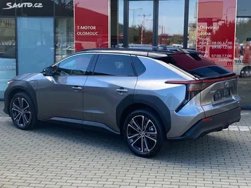 Car image 3