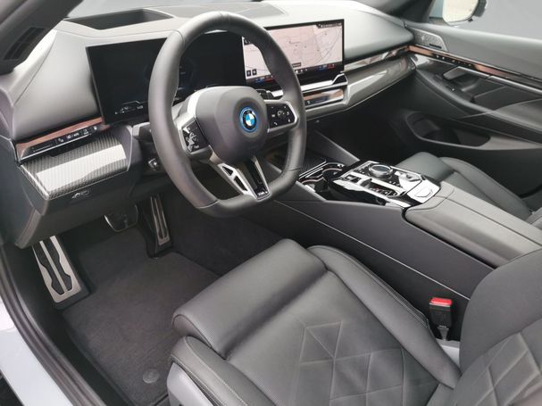 BMW 550 e xDrive 360 kW image number 3