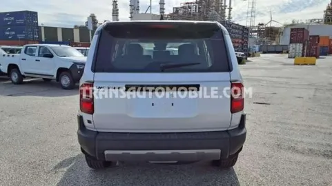 Car image 4