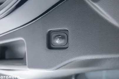 Car image 40