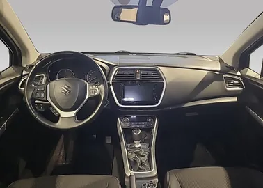 Car image 15