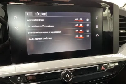 Car image 32