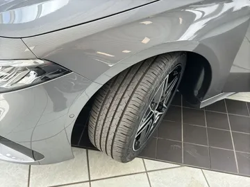 Car image 29