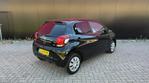 Car image 4