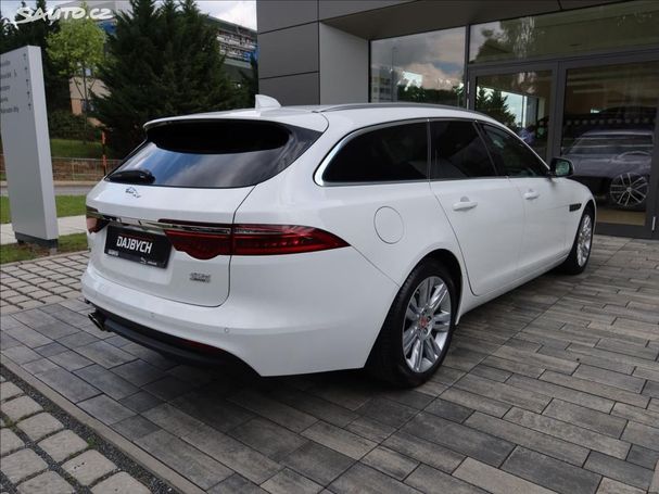 Jaguar XF 20d AWD Portfolio 132 kW image number 4