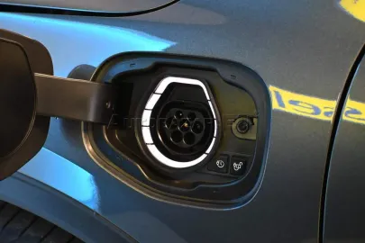 Car image 36