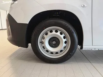Car image 28