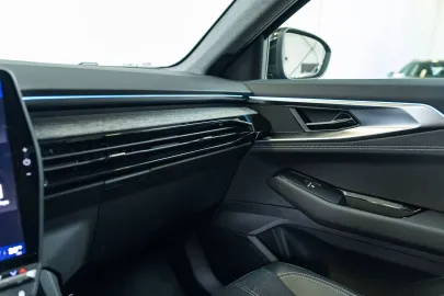 Car image 32