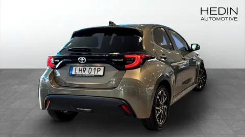 Car image 2