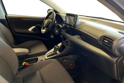 Car image 5