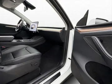 Car image 33