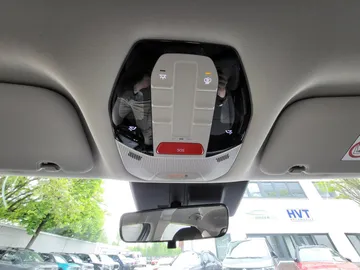 Car image 37